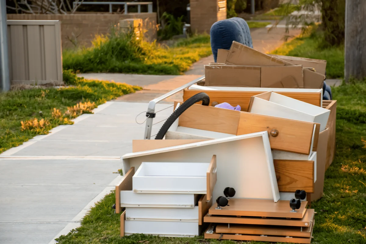 The Decluttering Guide: What Is The No-Contact Decluttering Method?